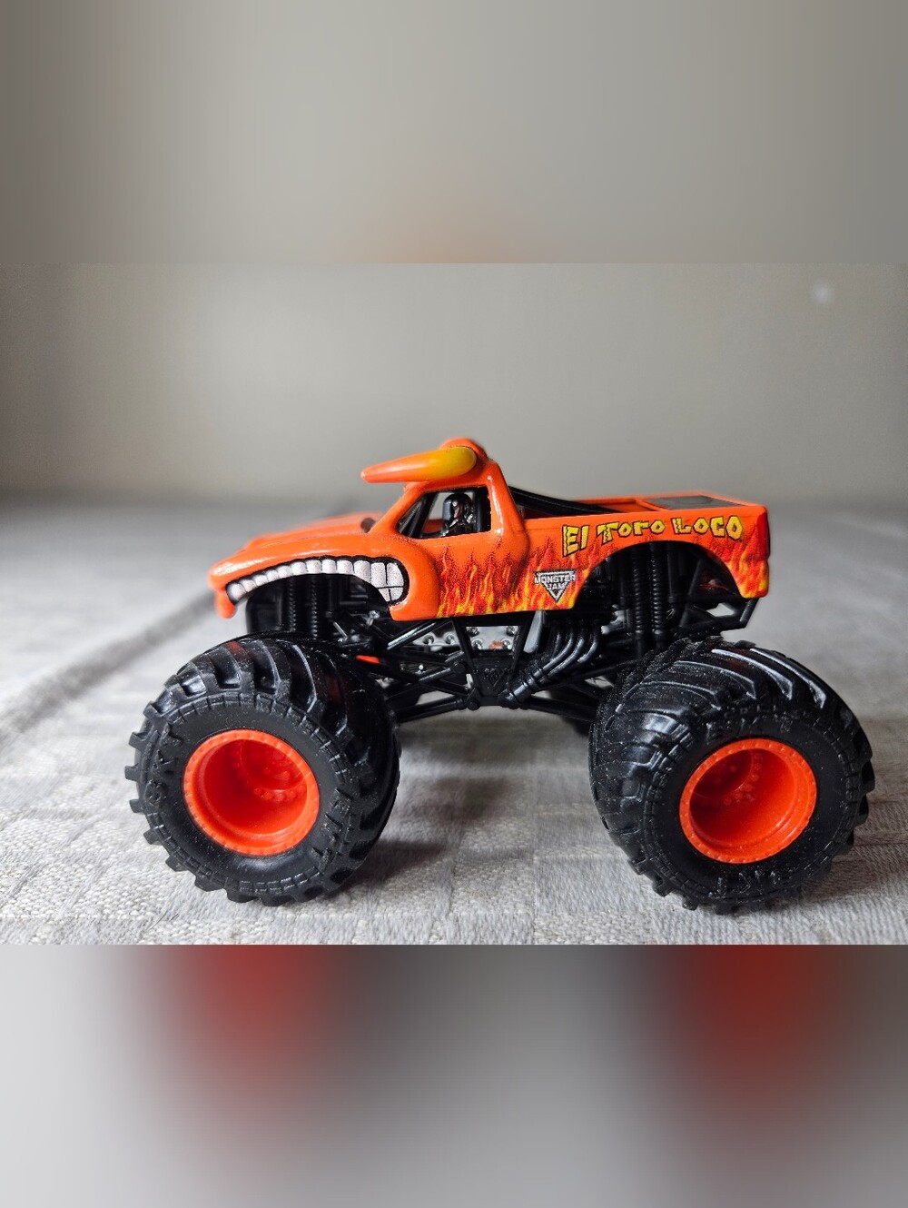 Monster Jam Truck El Toro Loco Series 1:64 Car Toy